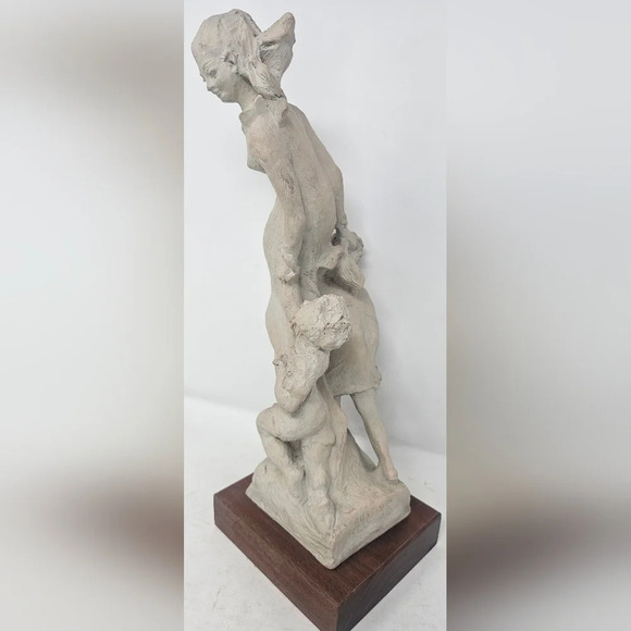 Vintage Austin Prod Inc 1983 Sculpture Mother and Small Children 15" Tall - Picture 2 of 12